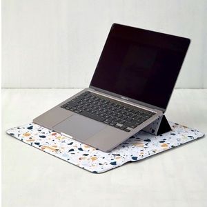 NWT Sonix 15” Laptop Sleeve